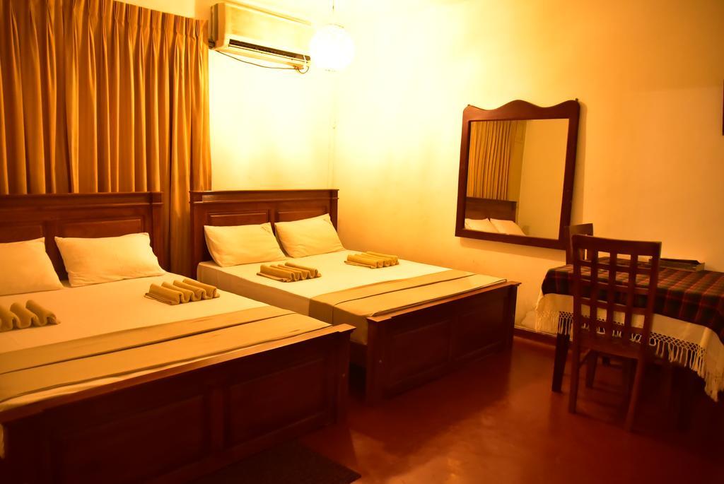Yoho Mount Waves Hotel Colombo Buitenkant foto