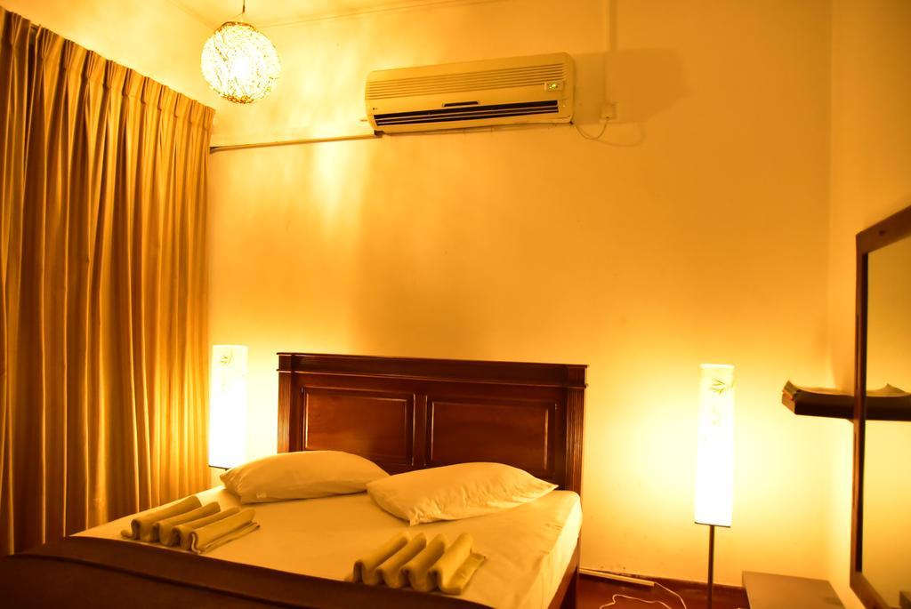 Yoho Mount Waves Hotel Colombo Buitenkant foto